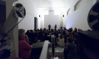 Foto Into the Home Movies 01