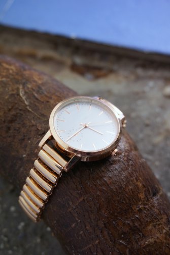 Three chapters of a meaningless story 09