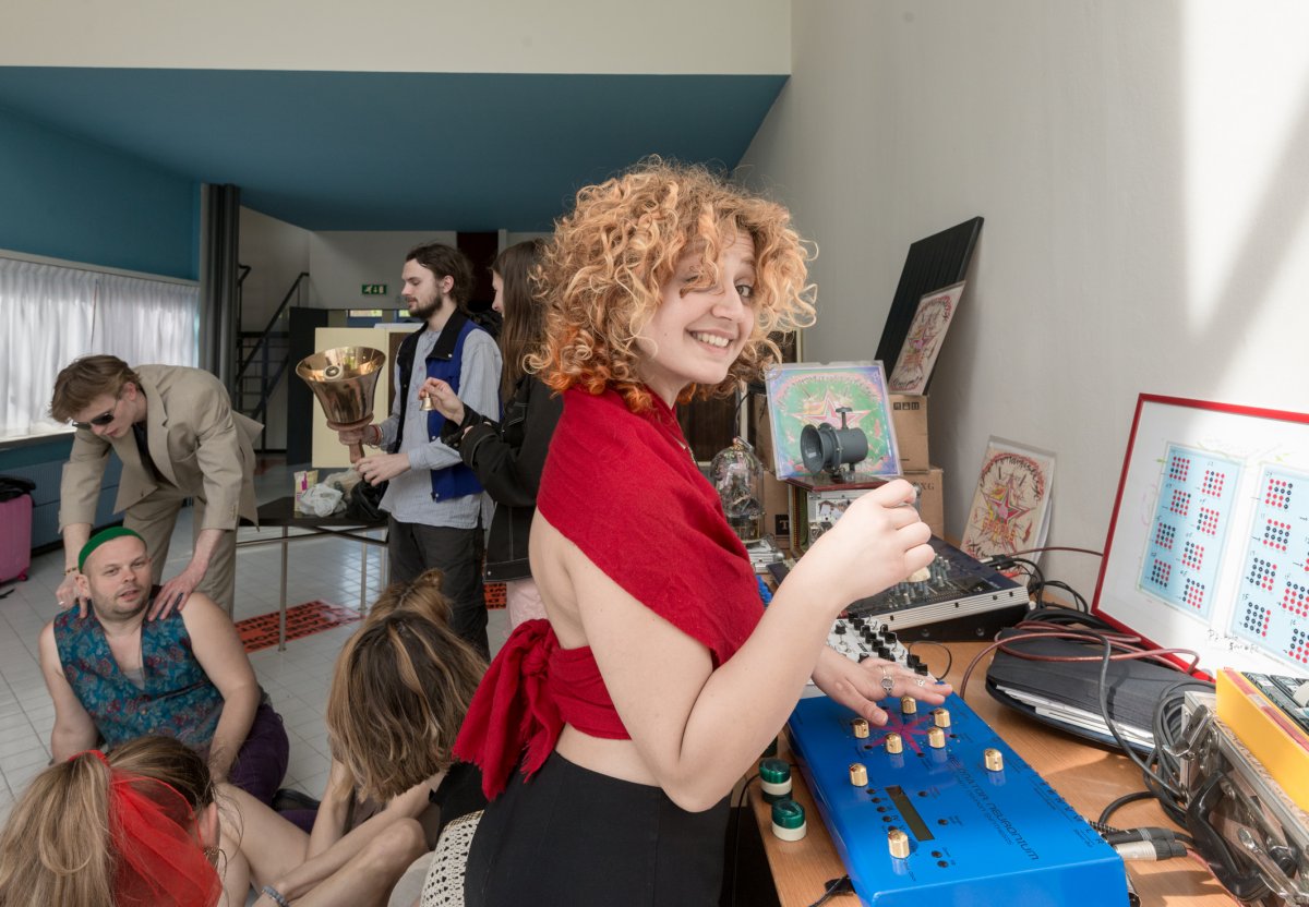 Foto The crypt of the fading composer 01