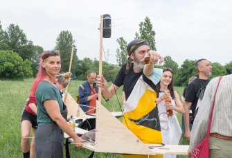 Foto UFO garage bar 05